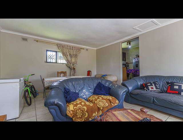 5 BEDROOM FREESTANDING FOR SALE IN WYEBANK